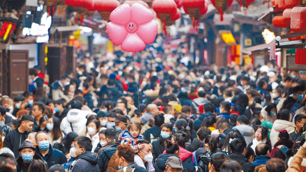 今年中国游客国内消费料逾6.7万亿元人民币，首超新冠前水平