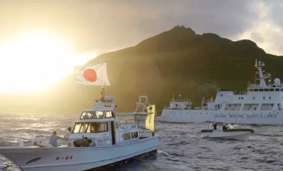 日本14艘船进入钓鱼岛中国海警近逼至1公里